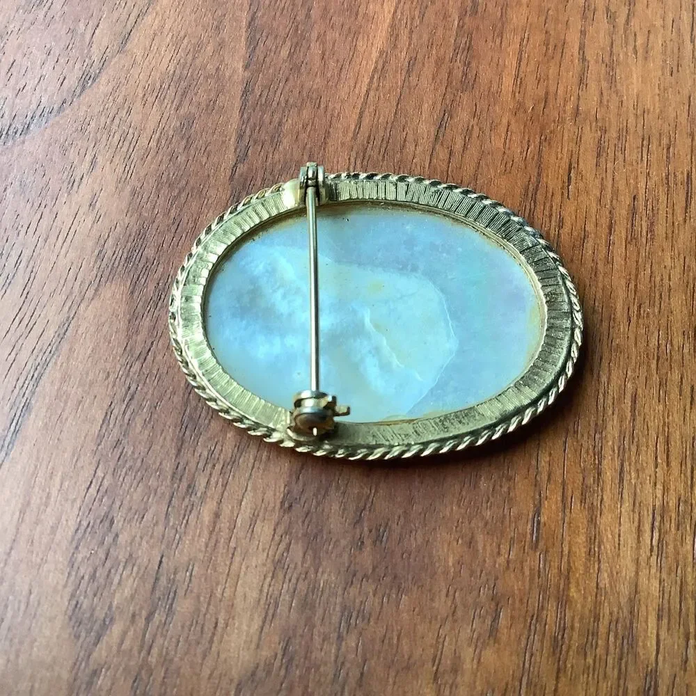Unbranded vintage oval